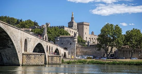 Interdiction de circulation des camions de plus de 40 tonnes dans la région d’Avignon aux heures de