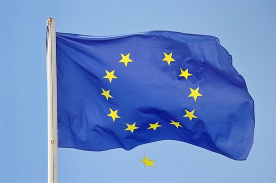 Révision des objectifs CO₂ : l'UE appelée à agir dès maintenant