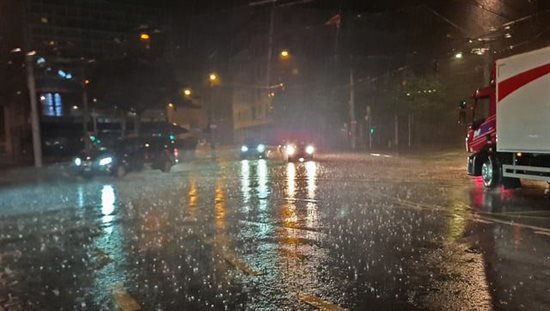 Orages violents : les chauffeurs poids lourds en première ligne